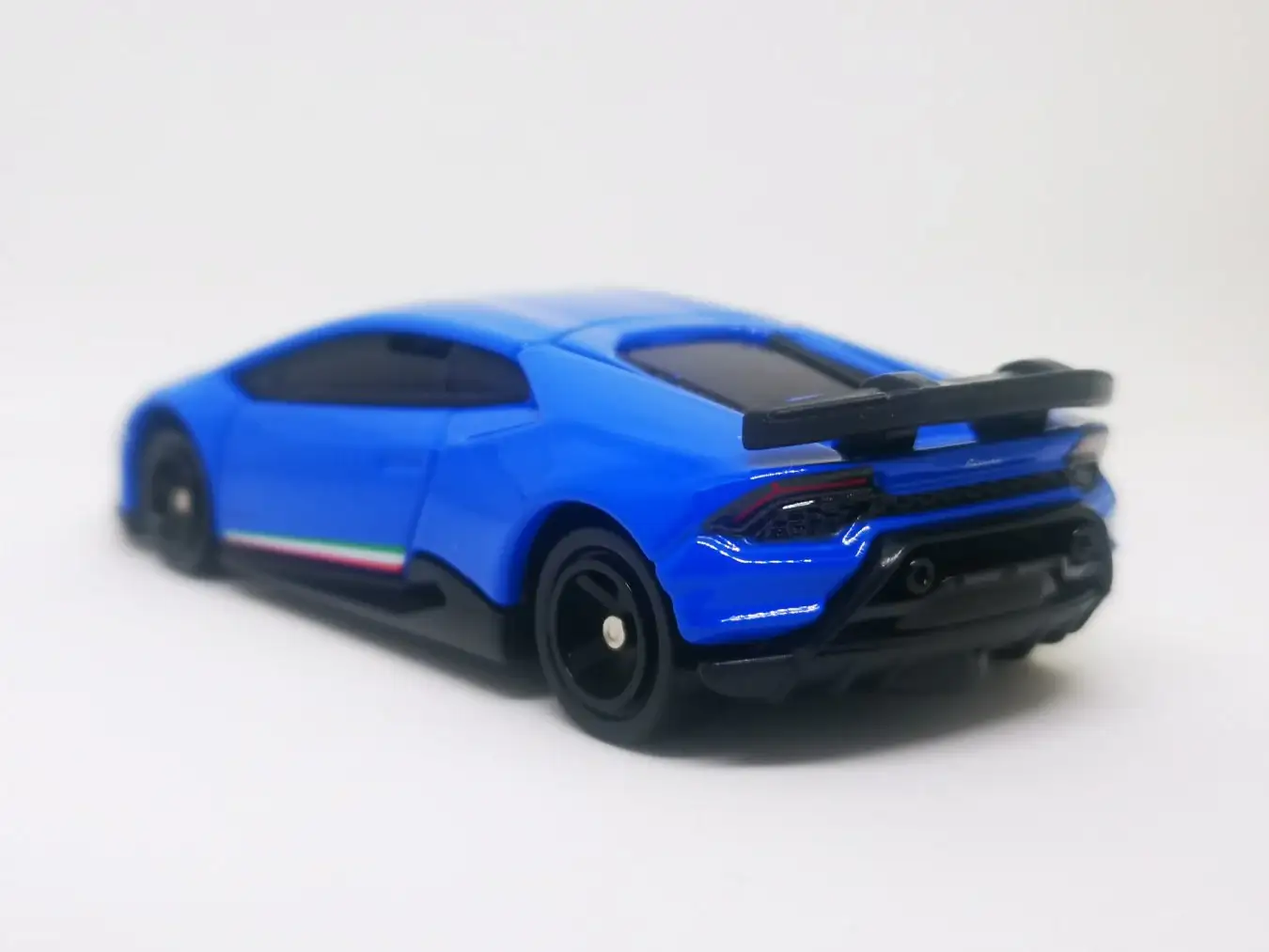 Light & Sound Tomica 4D
Lamborghini Huracan Performance (Blu Le Mans) - Image 3