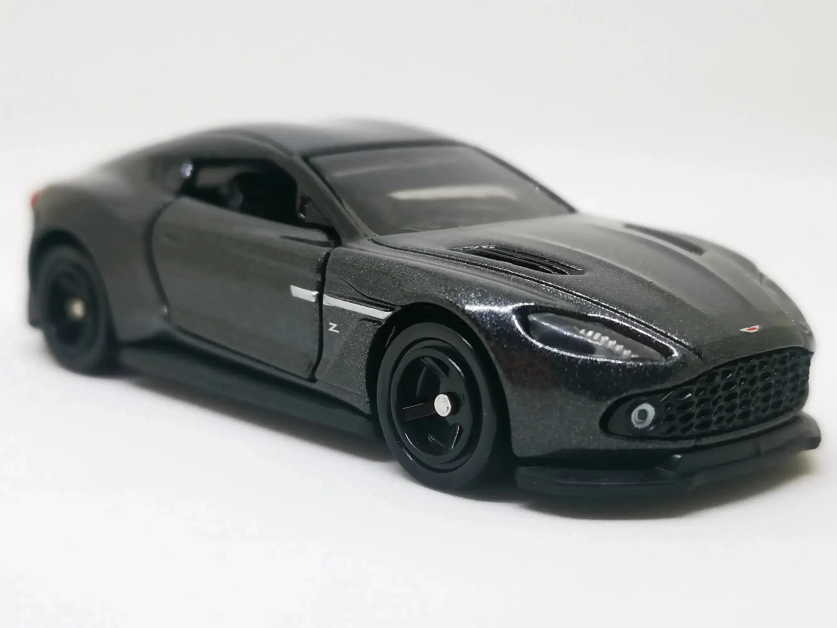 Tomica #10 Aston Martin Vanquish Zagato 1/64 SCALE Set of Two - Image 7