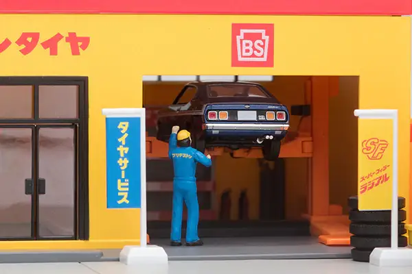 Tomica Limited Vintage Carama 05b Tire Shop (Bridgestone) - Image 3